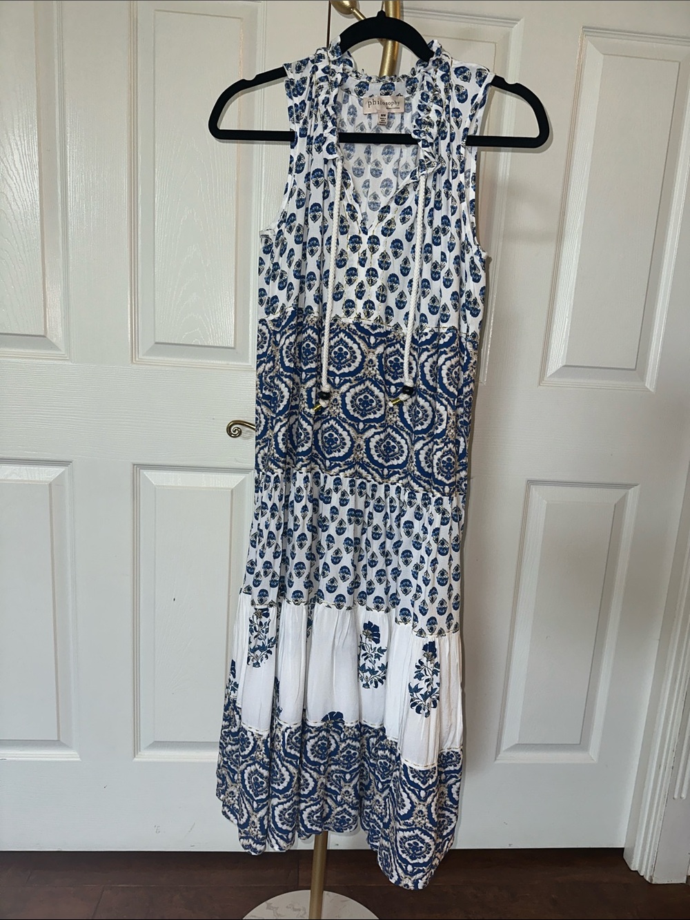 Philosophy women’s tiered midi dress sleeveless blue and white print size M